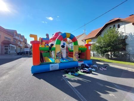 10. Dan brez avtomobila in zaprta ulica v Puconcih.